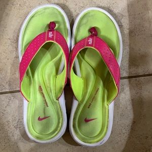nike flip flops